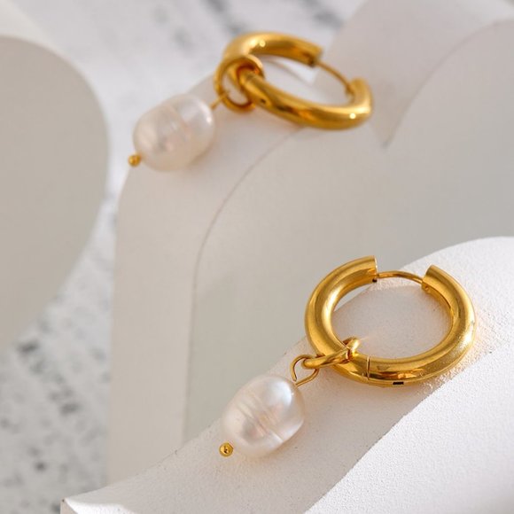 ^NEW 18K Gold Plated Fresh Pearl Drop Round Hoop Earrings - Picture 2 of 9